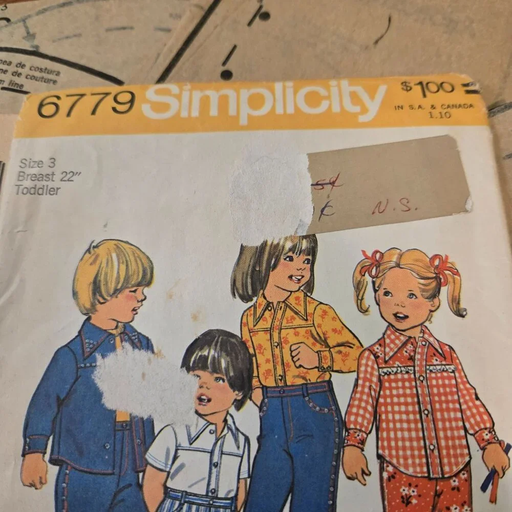 Simplicity 6779 Vintage Sewing Pattern70s Toddler's Bell-Bottoms, Shorts & Shirt